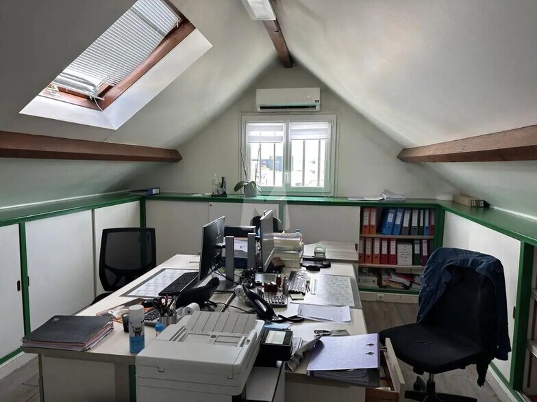 Local d'activités dans Égly à vendre - Photo de l’immeuble – Image 3 sur 12