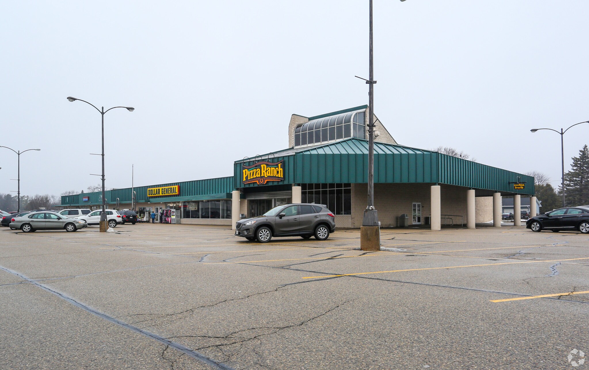 900-914 W Main St, Waupun, WI à louer Photo principale– Image 1 sur 2