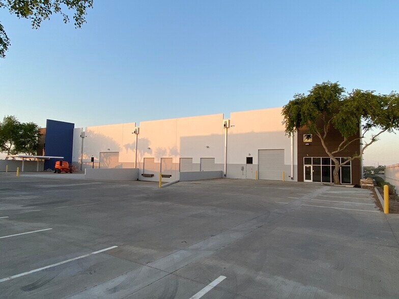 7754 E Velocity Way, Mesa, AZ à louer - Photo de l’immeuble – Image 2 sur 6