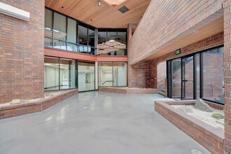 6 Upper Newport Plz, Newport Beach, CA à vendre Photo intérieure– Image 2 sur 29