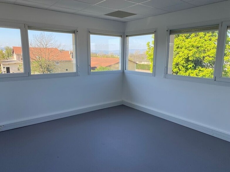 Bureau dans Andrézieux-Bouthéon à louer - Photo de l’immeuble – Image 2 sur 7