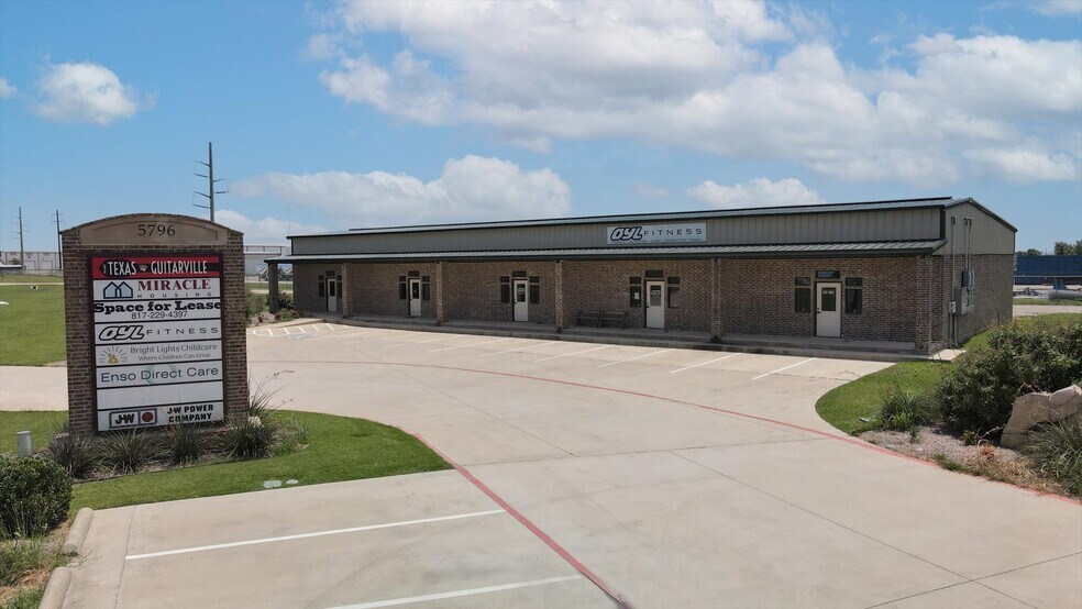 5796 E Highway 114, Haslet, TX à louer - Photo de l’immeuble – Image 2 sur 34