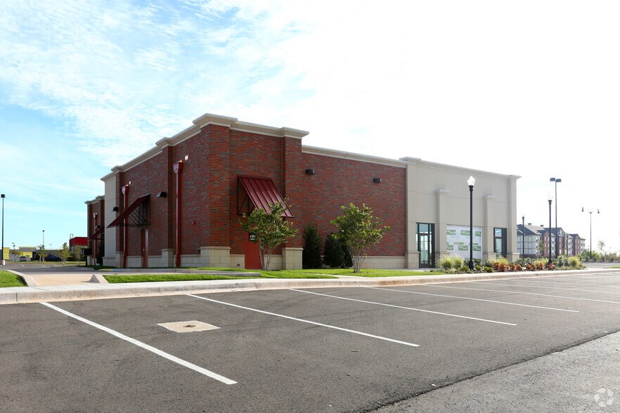 2050 24th Ave NW, Norman, OK à vendre - Photo de l’immeuble – Image 3 sur 4
