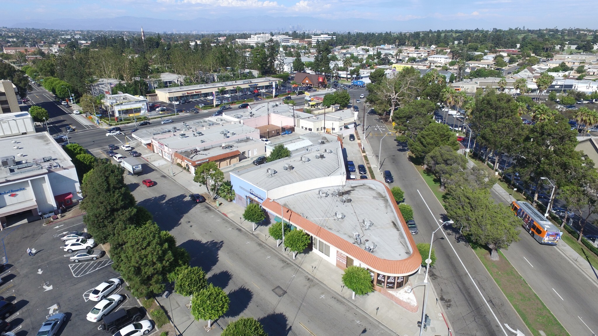 401 E Hillcrest Blvd, Inglewood, CA à louer Photo de l’immeuble– Image 1 sur 4