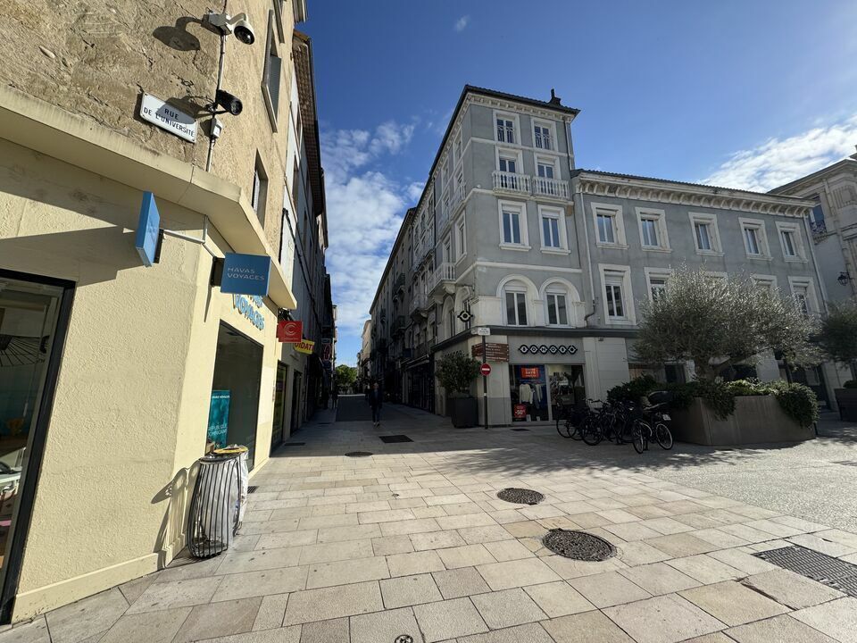 Local commercial dans Valence à louer Photo de l’immeuble– Image 1 sur 2