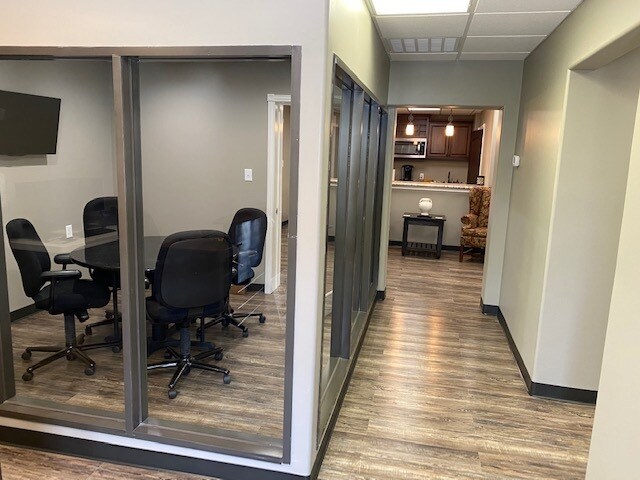 200 N Cherry St, Tomball, TX à louer - Photo intérieure – Image 2 sur 3