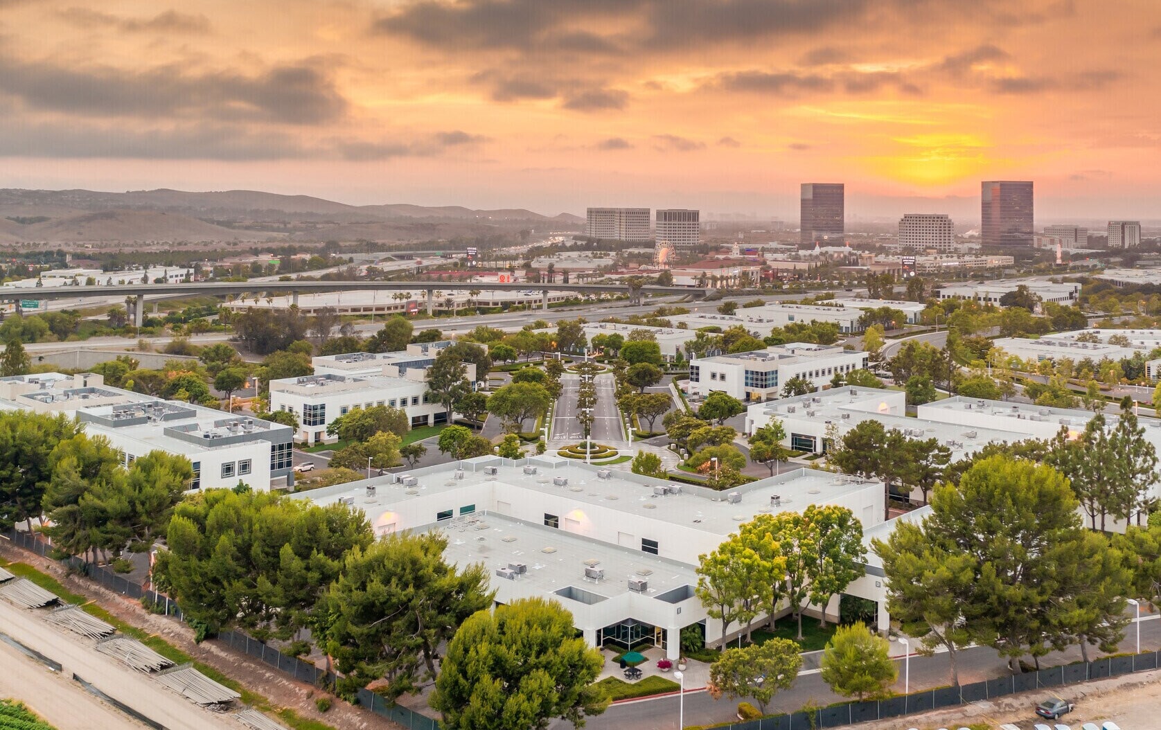1 Technology Dr, Irvine, CA à louer Photo de l’immeuble– Image 1 sur 1