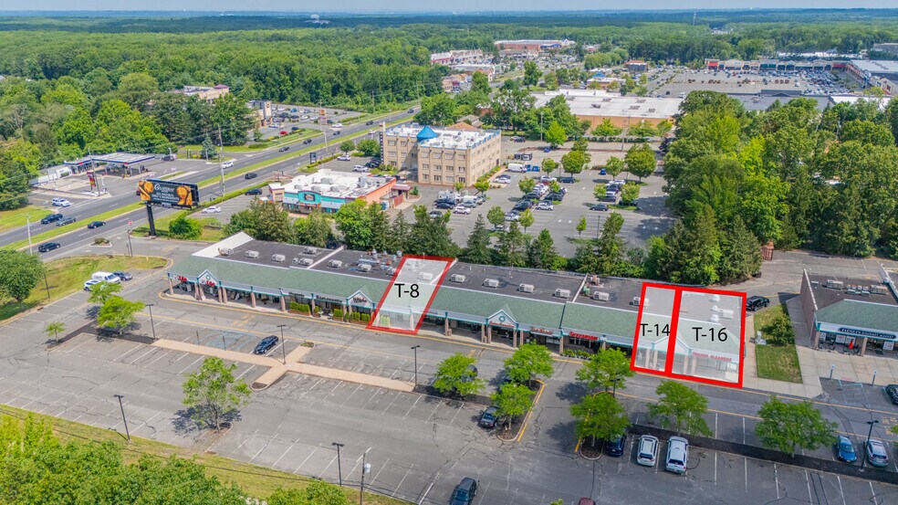 184 US Highway 9, Morganville, NJ à louer - Photo de l’immeuble – Image 1 sur 2