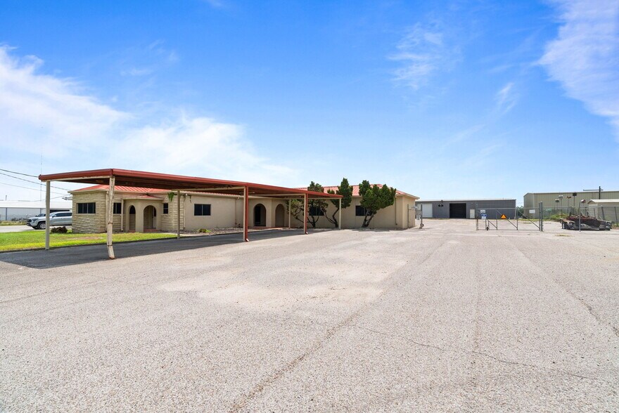 2404 N US Highway 281, Alice, TX à louer - Photo de l’immeuble – Image 2 sur 56