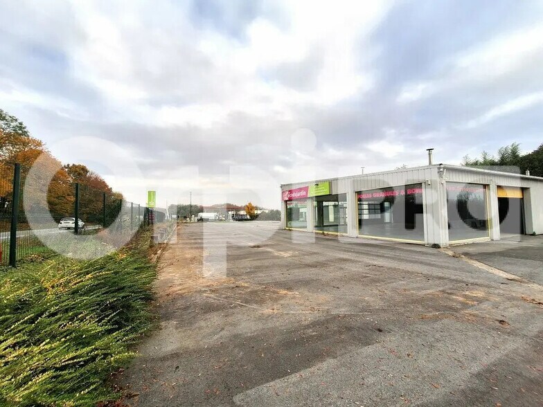 Local commercial dans Muizon à louer - Photo de l’immeuble – Image 1 sur 12