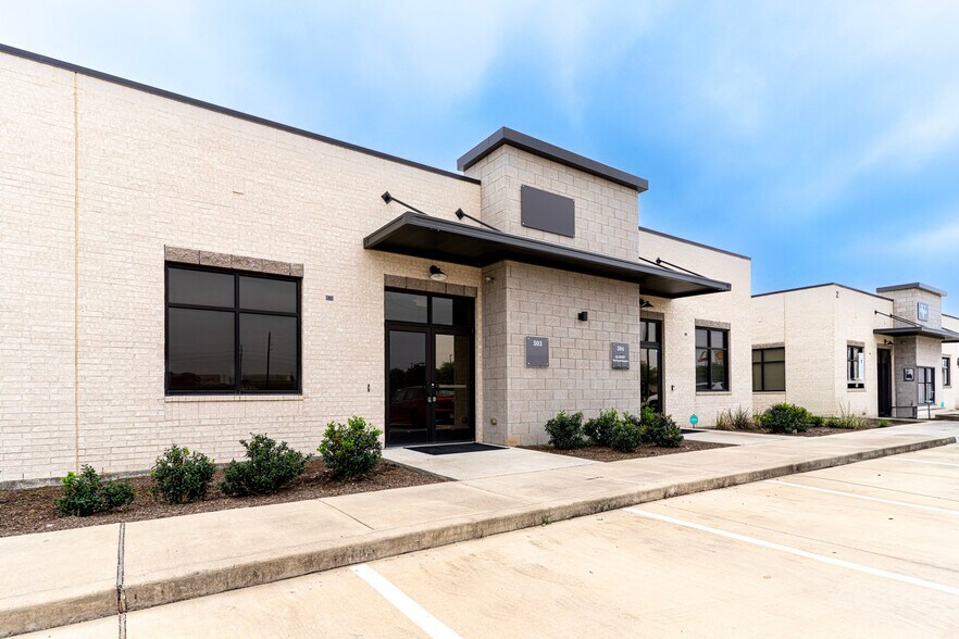 26077 Nelson Way, Katy, TX à louer - Photo de l’immeuble – Image 2 sur 29
