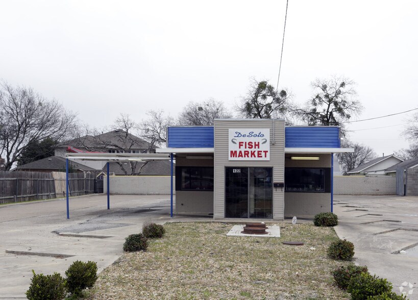 122 S Hampton Rd, DeSoto, TX à vendre - Photo de l’immeuble – Image 2 sur 14