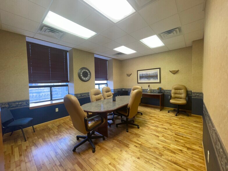 600 S Main St, Oshkosh, WI à louer - Photo de l’immeuble – Image 3 sur 85