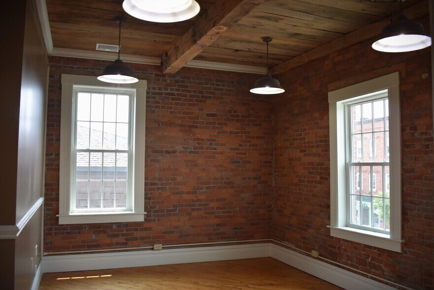 270 Pleasant St, Northampton, MA à vendre - Photo de l’immeuble – Image 2 sur 28