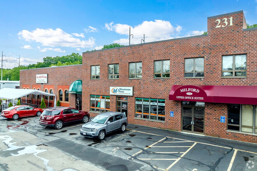 231 E Main St, Milford, MA à louer - Photo de l’immeuble – Image 2 sur 10