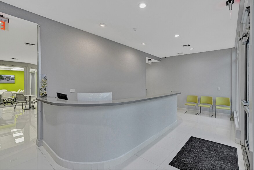 2411-2415 Hollywood Blvd, Hollywood, FL à louer - Photo de l’immeuble – Image 3 sur 23