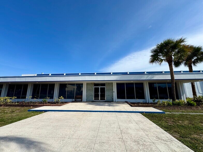 1600 Nw 165th St, Miami, FL à vendre - Photo de l’immeuble – Image 2 sur 8