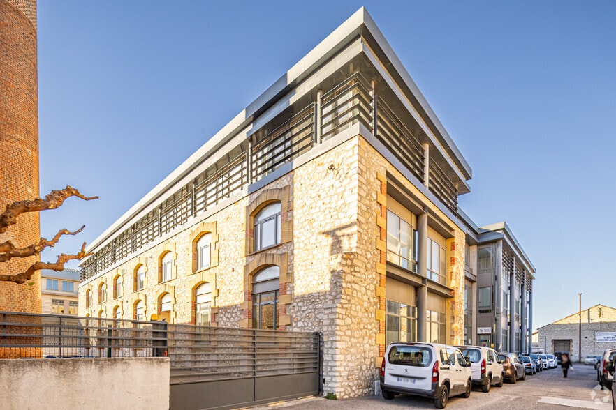 31 Boulevard Charles Moretti, Marseille à louer - Photo de l’immeuble – Image 3 sur 3