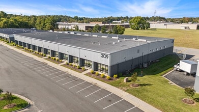 101 Creek Ridge Rd, Greensboro, NC à louer Photo de l’immeuble– Image 2 sur 9