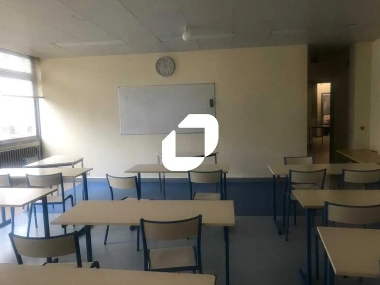 Bureau dans Sarcelles à louer - Photo de l’immeuble – Image 2 sur 7