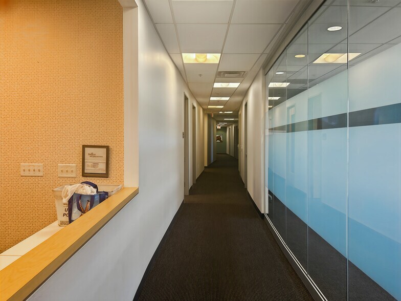 2850 W Horizon Ridge Pky, Henderson, NV à louer - Photo de l’immeuble – Image 2 sur 14