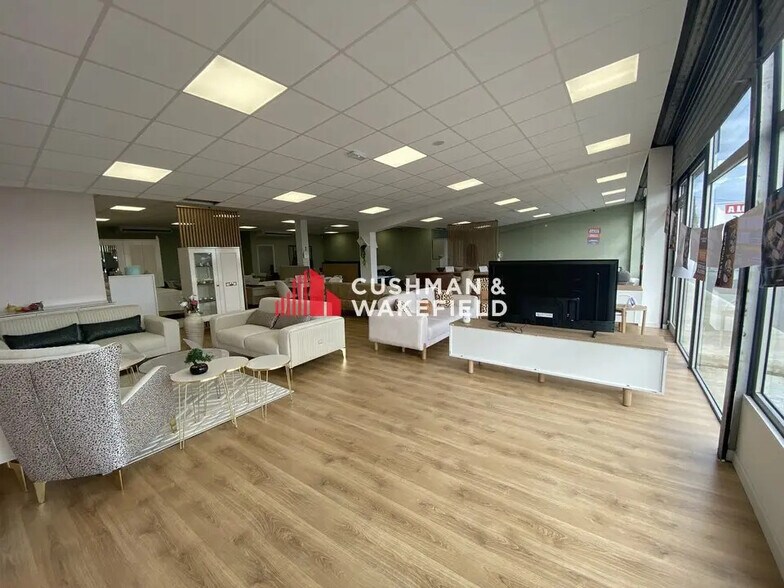 Local commercial dans Cugnaux à louer - Photo de l’immeuble – Image 2 sur 8