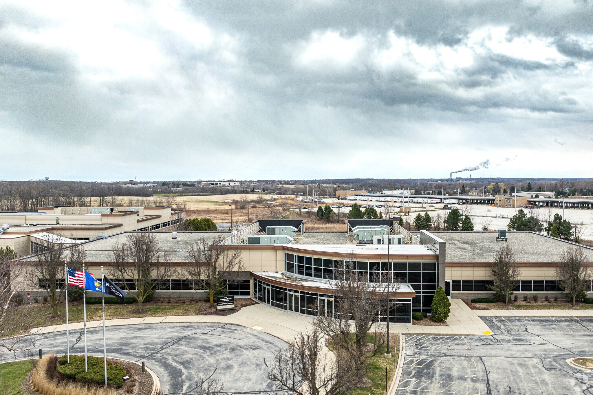 6744 S Howell Ave, Oak Creek, WI à vendre Photo de l’immeuble– Image 1 sur 66