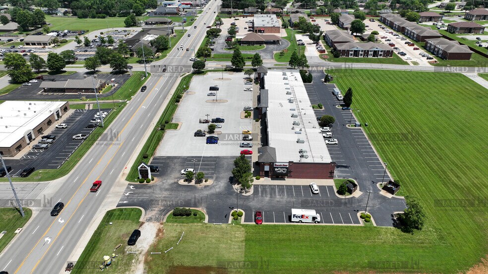 830 W Mount Vernon St, Nixa, MO à louer - Photo de l’immeuble – Image 3 sur 28