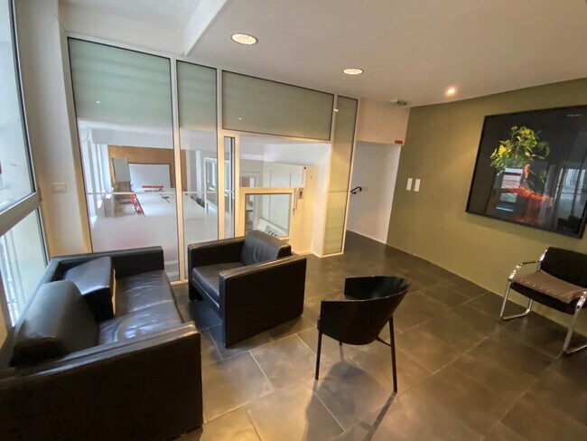 Plus de détails pour Bureau à vendre