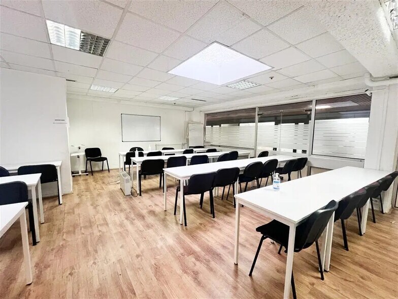 Bureau dans Paris à louer - Photo de l’immeuble – Image 2 sur 8