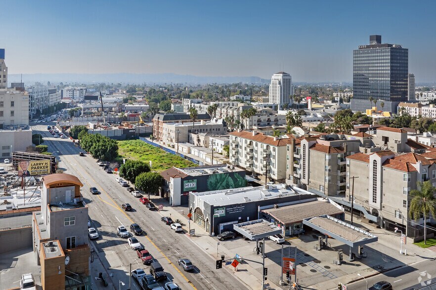 611 S La Brea Ave, Los Angeles, CA à vendre - Aérien – Image 1 sur 4