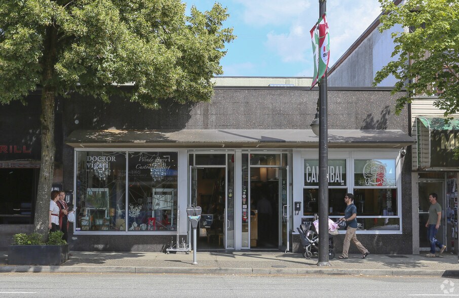 1818 Commercial Dr, Vancouver, BC à vendre - Photo de l’immeuble – Image 3 sur 5