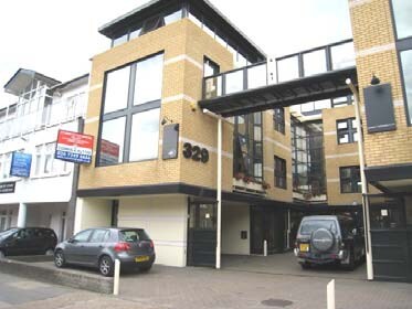 329-333 Latimer Rd, Londres à vendre - Photo de l’immeuble – Image 3 sur 17