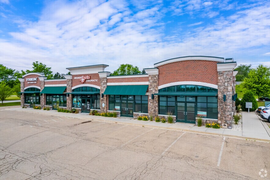 4433 Vanguard Dr, Sheboygan, WI à louer - Photo de l’immeuble – Image 1 sur 5