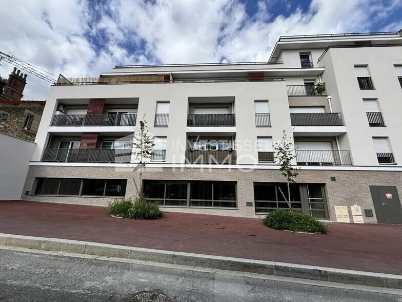 Local commercial dans Pomponne à louer - Photo de l’immeuble – Image 1 sur 8