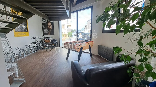 Plus de détails pour Bureau à vendre