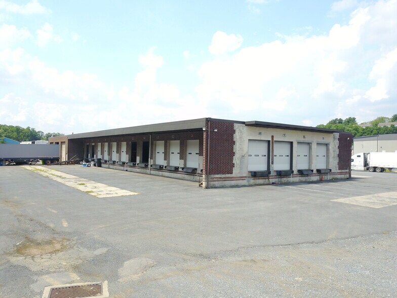 7651 Derry St, Harrisburg, PA à louer - Photo de l’immeuble – Image 1 sur 20
