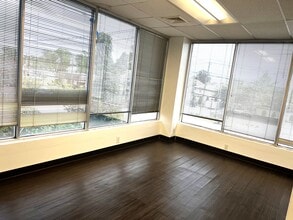 2631 Merrick Rd, Bellmore, NY à louer Photo intérieure– Image 1 sur 7