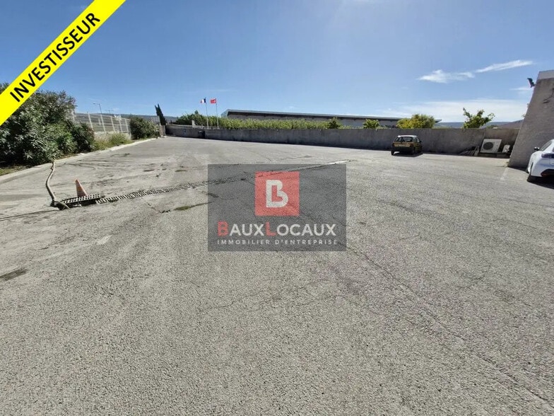 Local d'activités dans Marignane à vendre - Photo de l’immeuble – Image 2 sur 12