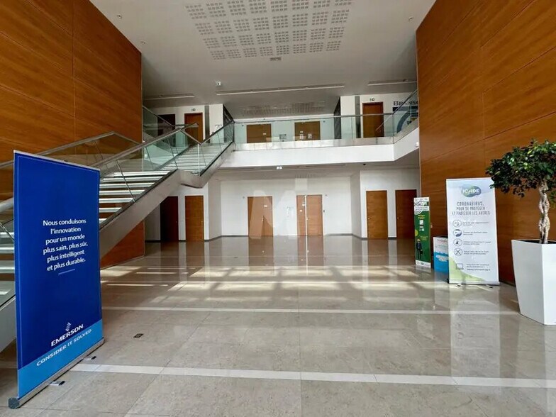 Bureau dans Rungis à louer - Hall d’entrée – Image 2 sur 9