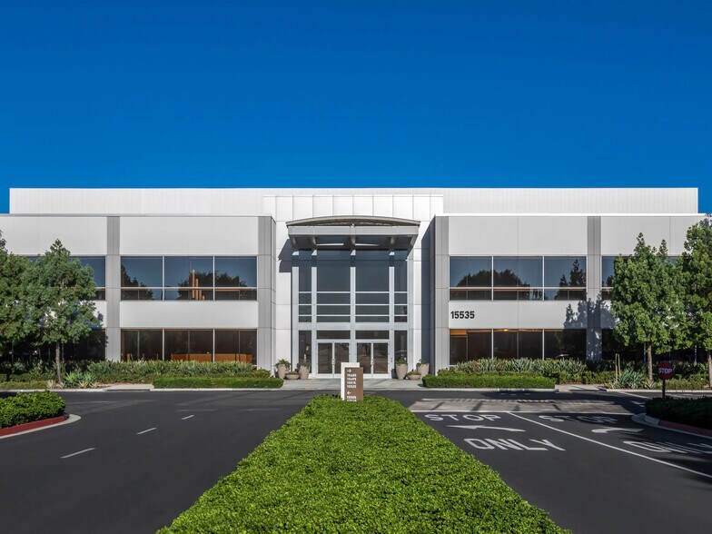15545 Sand Canyon Ave, Irvine, CA à louer - Photo de l’immeuble – Image 3 sur 32