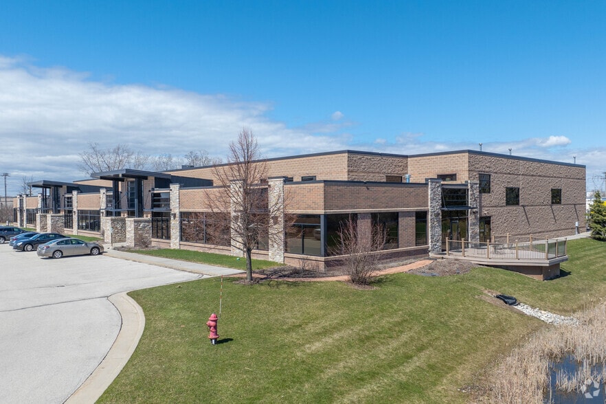 6925 S 6th St, Oak Creek, WI à louer - Photo principale – Image 1 sur 3