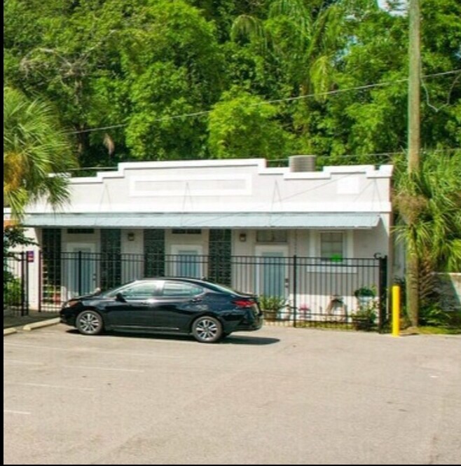 5606 N Nebraska Ave, Tampa, FL à louer Photo de l’immeuble– Image 1 sur 3