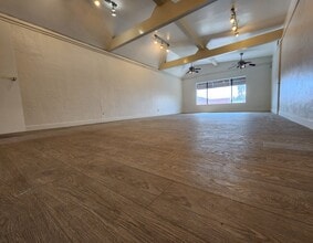 7615 1/2-7617  1/2 Melrose Ave, Los Angeles, CA à louer Photo intérieure– Image 1 sur 4