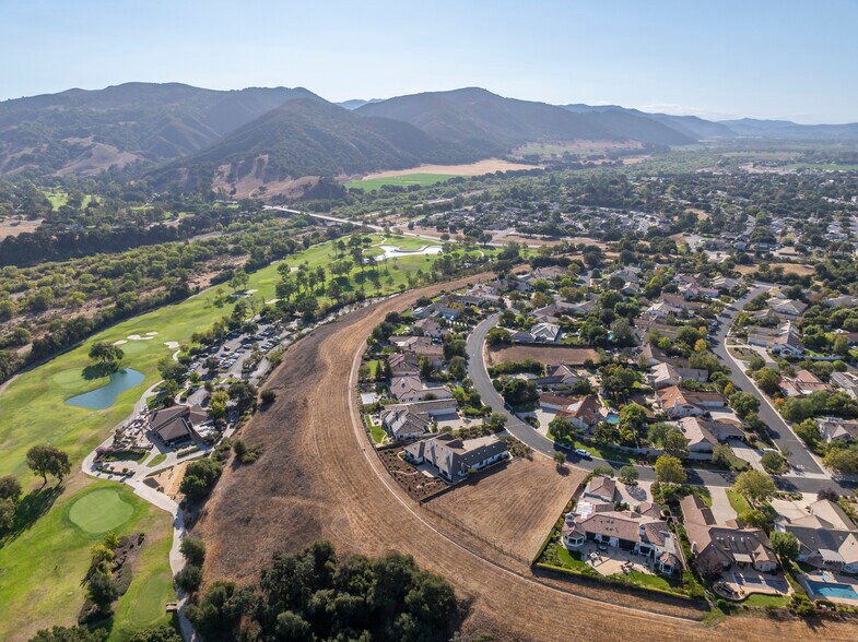 226 Valhalla Dr, Solvang, CA à vendre - Photo de l’immeuble – Image 3 sur 7