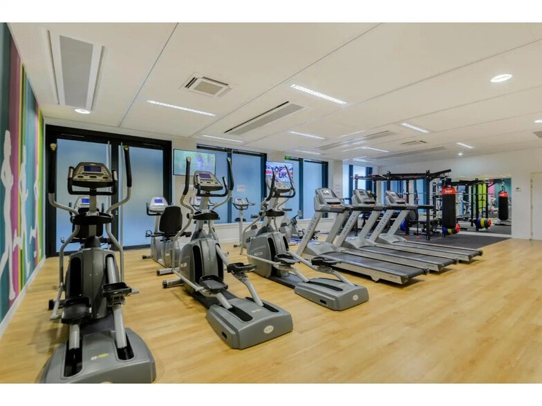 Bureau dans La Garenne-Colombes à louer - Photo de l’immeuble – Image 2 sur 12