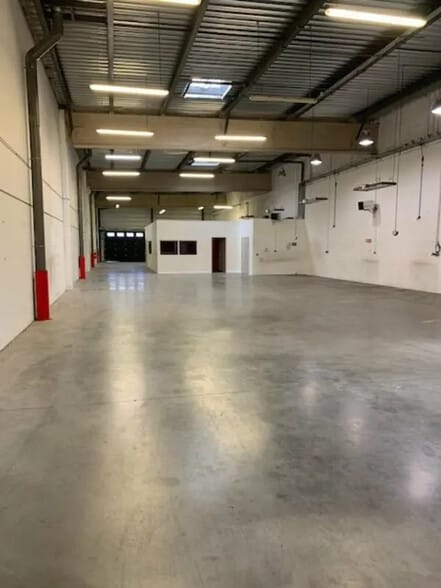 Local commercial dans Sorgues à louer - Photo de l’immeuble – Image 2 sur 3