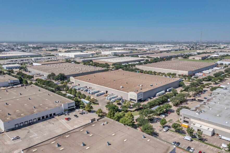 2750 N Miller Park Dr, Garland, TX à louer - Aérien – Image 2 sur 6