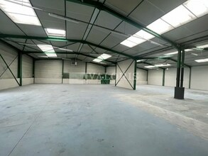 Local d’activités dans Saint-Genis-Laval à louer Photo intérieure– Image 2 sur 8