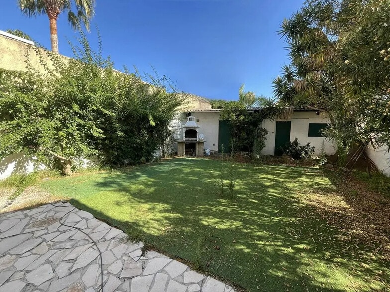 Local d'activités dans Cannes à vendre - Photo de l’immeuble – Image 2 sur 12